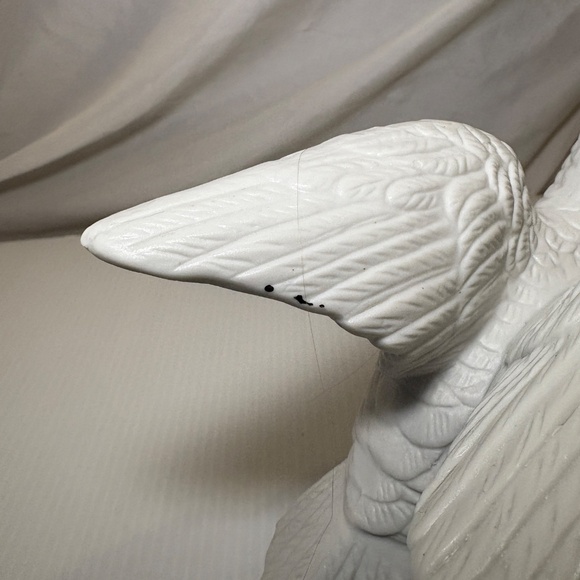 Vintage Flambro White Dove Figurine with Flower Fine Porcelain Made in Taiwan - Picture 5 of 8